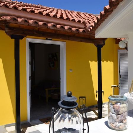 קלמאטה The Yellow Art Home מראה חיצוני תמונה